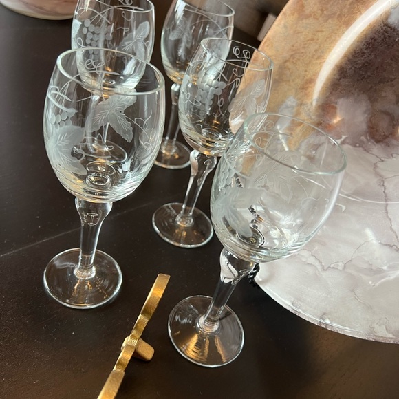 Princess House Heritage Etched Wine Glasses (5). - Picture 6 of 8